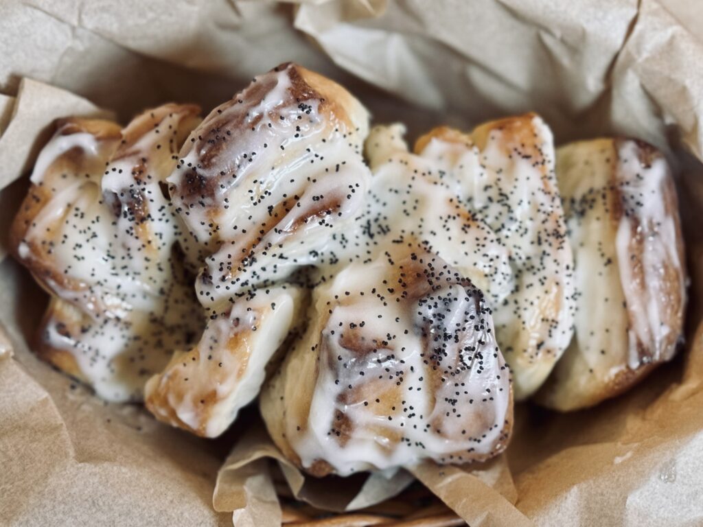 lemon poppyseed sourdough pull-apart bread